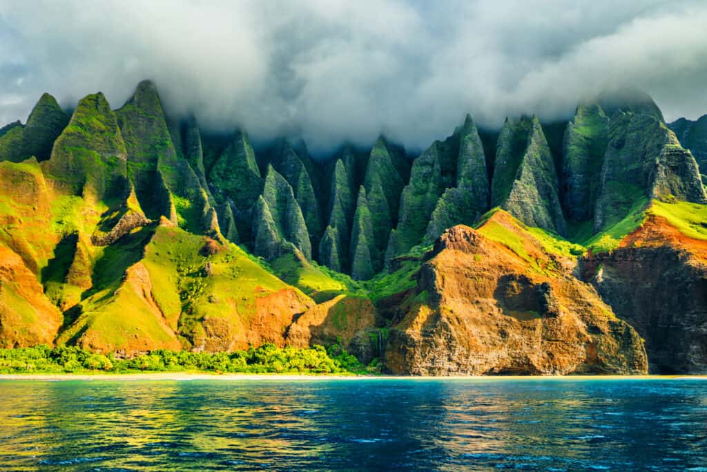Na,Pali,Coast,,Kauai,,Hawaii,View,From,Sea,Sunset,Cruise