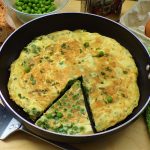 Pea omelette: the recipe to prepare it soft and delicious in a short time