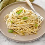 Linguine with almond pesto: the tasty recipe with almonds, lemon and basil