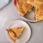 Chicken pie: the recipe for simple and nutritious English chicken pie