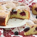 Blackberry cake: the recipe for a soft dessert without butter and oil