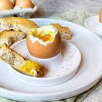 Soft-boiled eggs: the easy, quick and perfect breakfast recipe