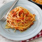 Spaghetti alla marinara: the recipe for the tasty first course with tomato, garlic and oregano