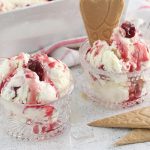 Variegated sour cherry ice cream: the quick and easy recipe for homemade ice cream