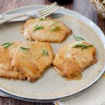 Escalopes with Marsala: the tasty and quick recipe with pork loin and rosemary