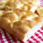 Focaccia upside down: this is how to eat Genoese focaccia